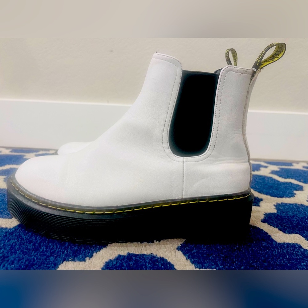Women’s White Chelsea Dr Martens size 8-8.5
